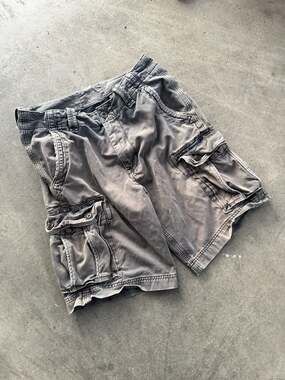 American Eagle Men's Vintage Lived-In Sunfaded Cargo Shorts Size 33 Gray